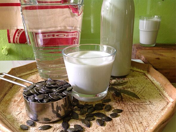 Milch mit Kürbiskernen für Würmer